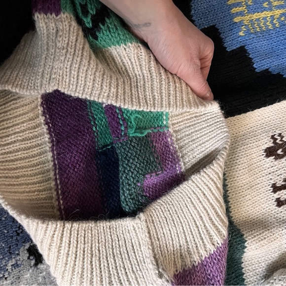 Artistic Patchwork Women's Sweater - Picture 3 of 10